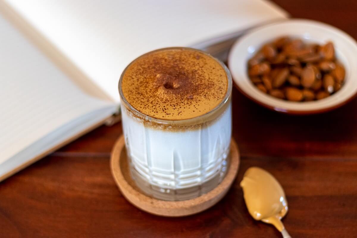 Cup of dalgona coffee, among the 10 trendiest quarantine recipes