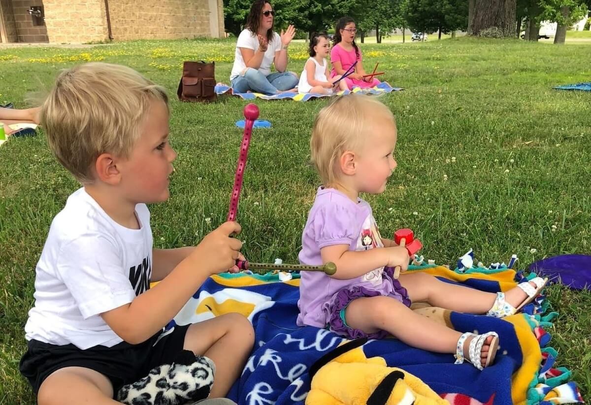 feelings rock helps kids enjoying an outdoor activity