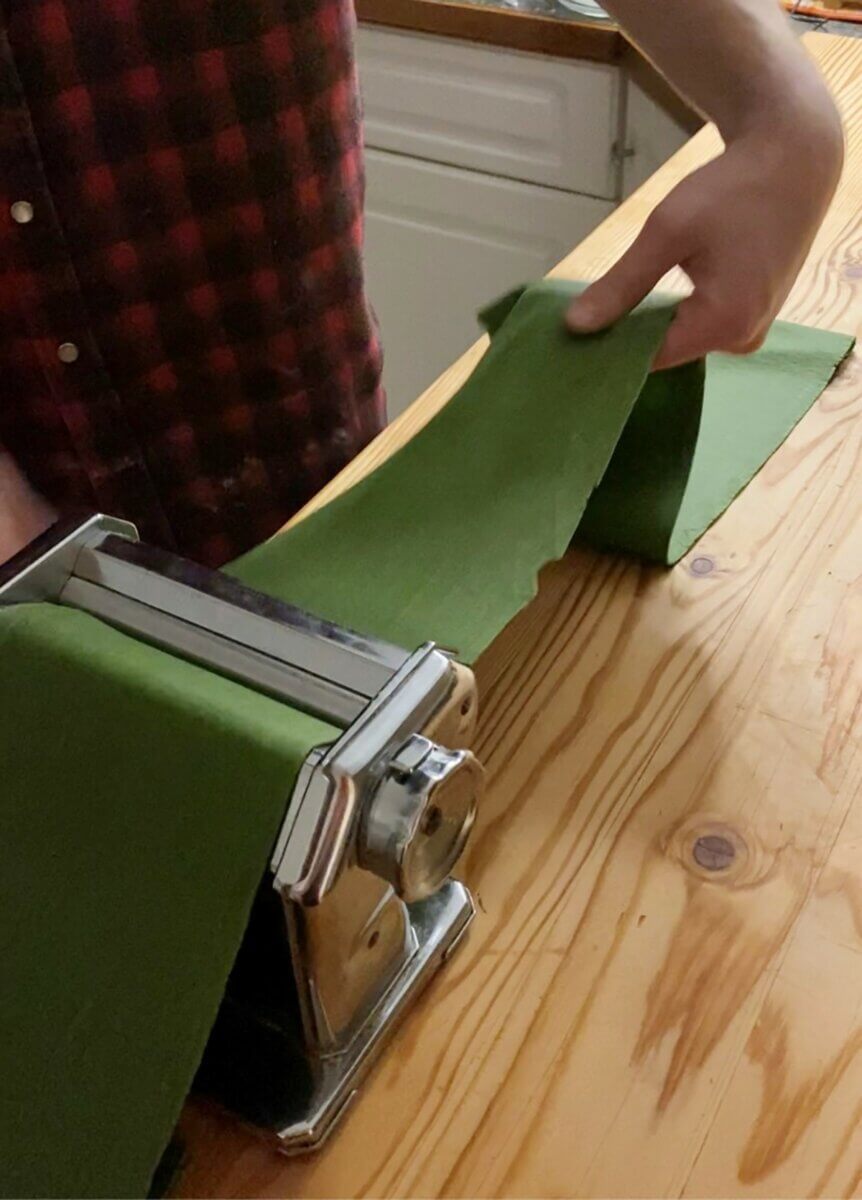 spinach pasta on a pasta roller