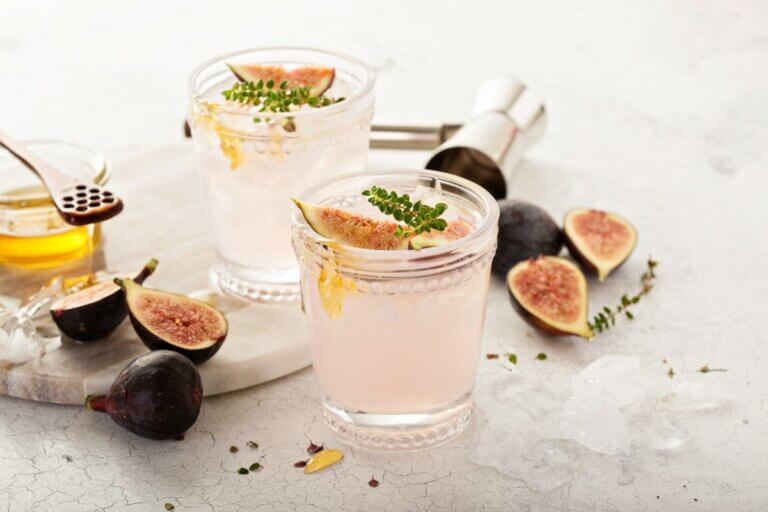 Champagne cocktails decorated with fig garnishes