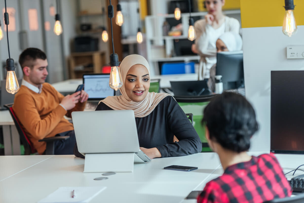 Person meeting with a mentorship organization 