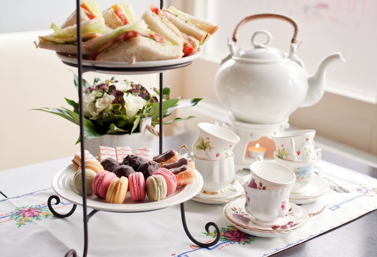 how-to-throw-the-afternoon-tea-party-of-your-dreams-toast-life