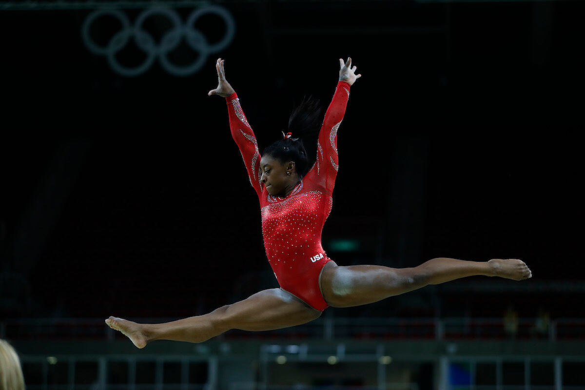 Gymnast Simone Biles doing splits in the air. 